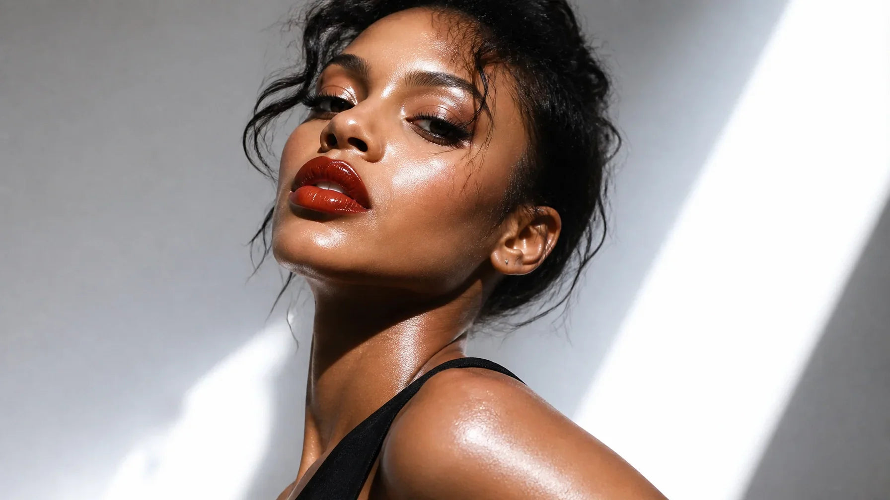 The Humidity-Proof Glow: 5 Tips for Summer-Ready Skin